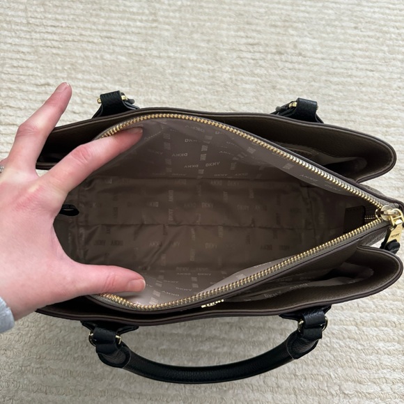 DKNY Chris medium satchel - Picture 9 of 12